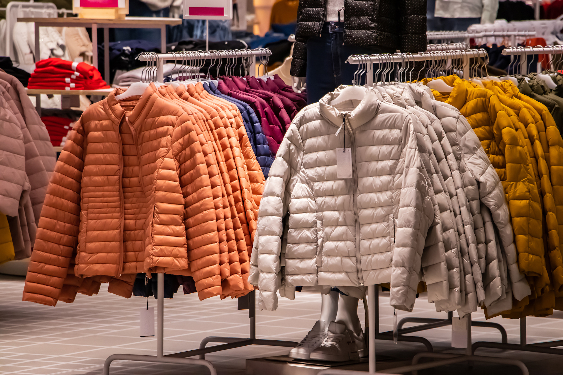 Jak wykorzystać kurtki firmowe do promocji biznesu? Poradnik